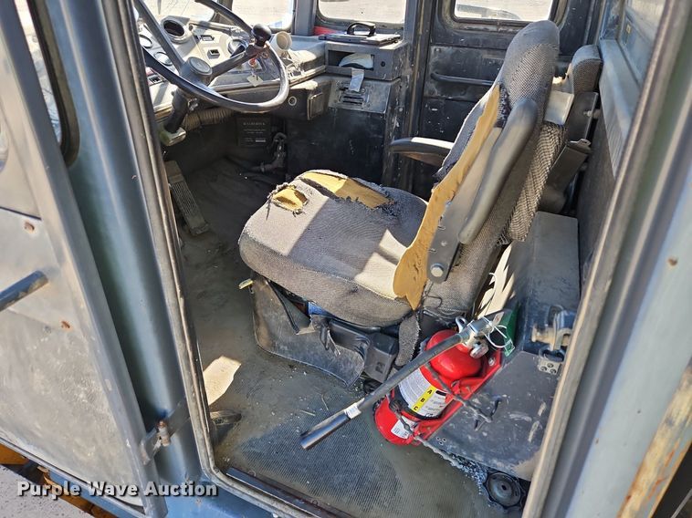 image for item DP2381 2000 John Deere 400C  haul truck