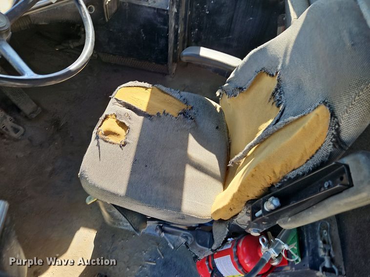 image for item DP2381 2000 John Deere 400C  haul truck