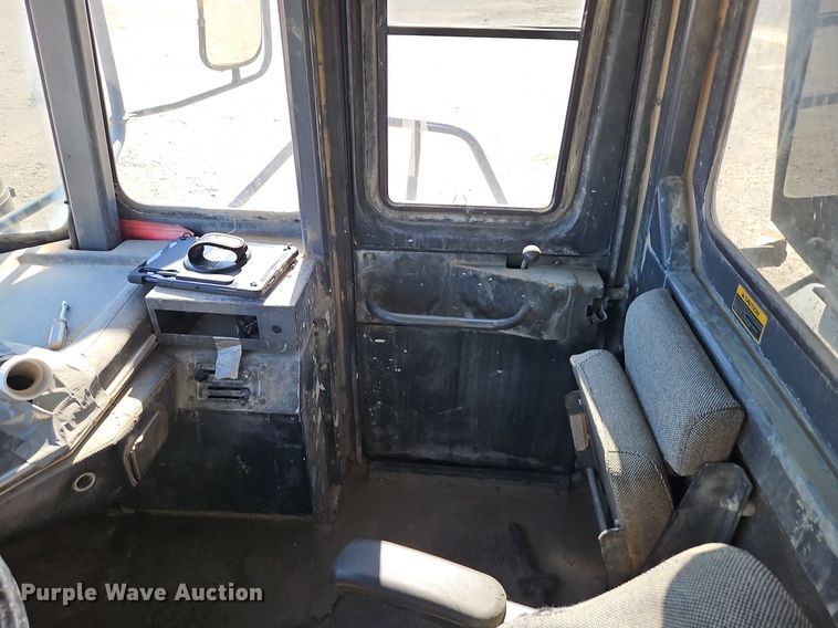 image for item DP2381 2000 John Deere 400C  haul truck