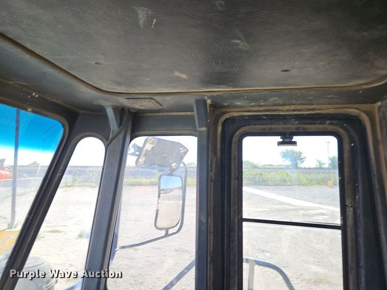 image for item DP2381 2000 John Deere 400C  haul truck