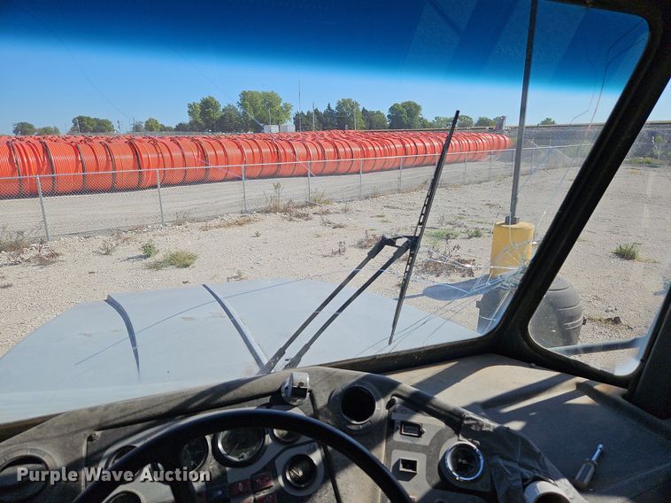 image for item DP2381 2000 John Deere 400C  haul truck