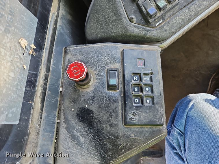 image for item DP2381 2000 John Deere 400C  haul truck