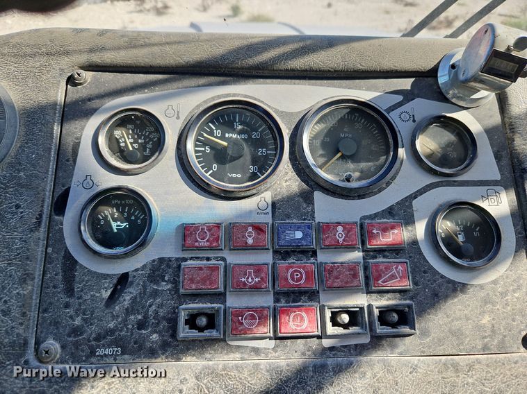 image for item DP2381 2000 John Deere 400C  haul truck