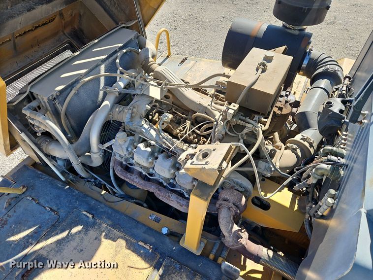 image for item DP2381 2000 John Deere 400C  haul truck