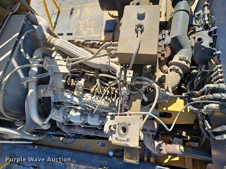 image for item DP2381 2000 John Deere 400C  haul truck