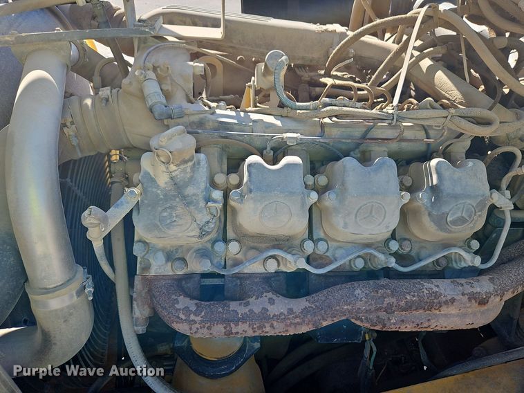 image for item DP2381 2000 John Deere 400C  haul truck