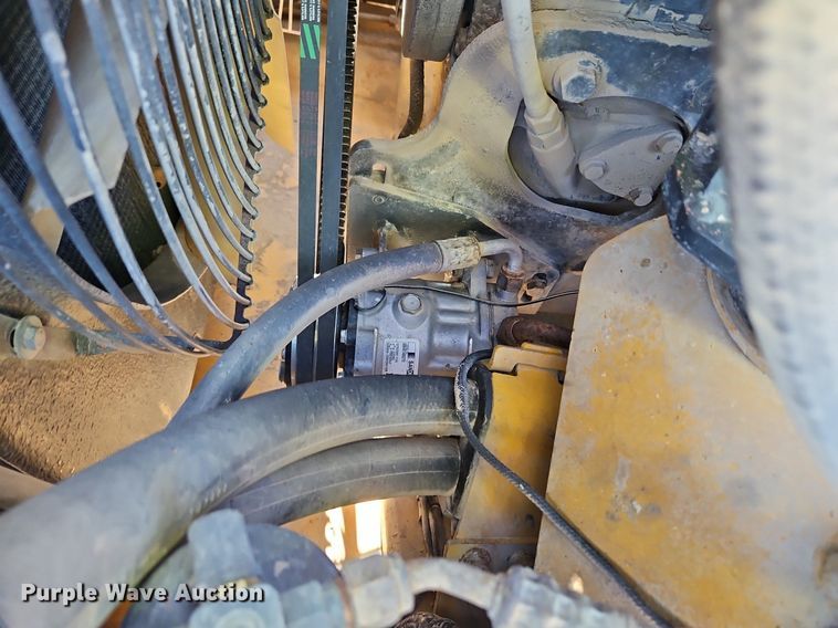 image for item DP2381 2000 John Deere 400C  haul truck