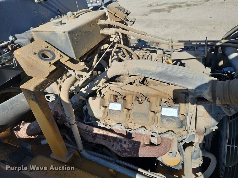 image for item DP2381 2000 John Deere 400C  haul truck