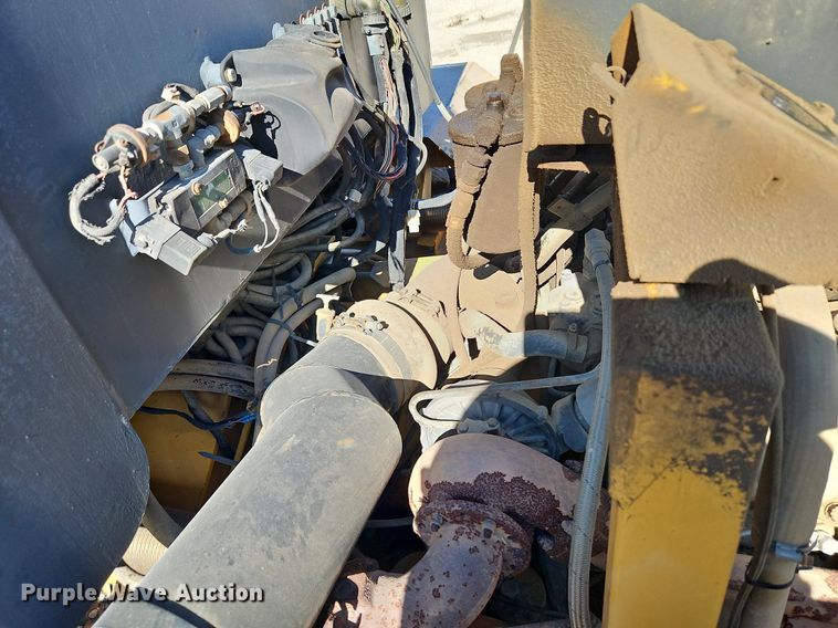 image for item DP2381 2000 John Deere 400C  haul truck