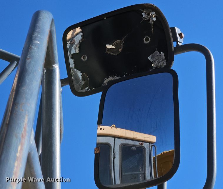 image for item DP2381 2000 John Deere 400C  haul truck