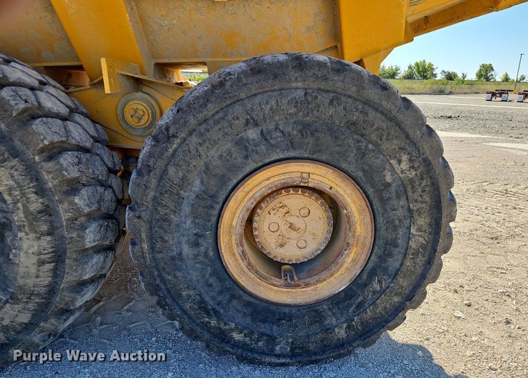 image for item DP2381 2000 John Deere 400C  haul truck