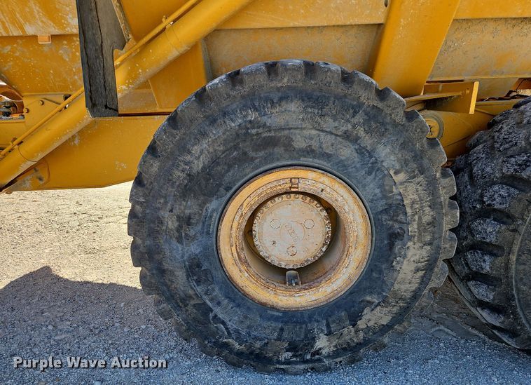 image for item DP2381 2000 John Deere 400C  haul truck