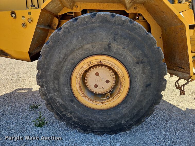 image for item DP2381 2000 John Deere 400C  haul truck