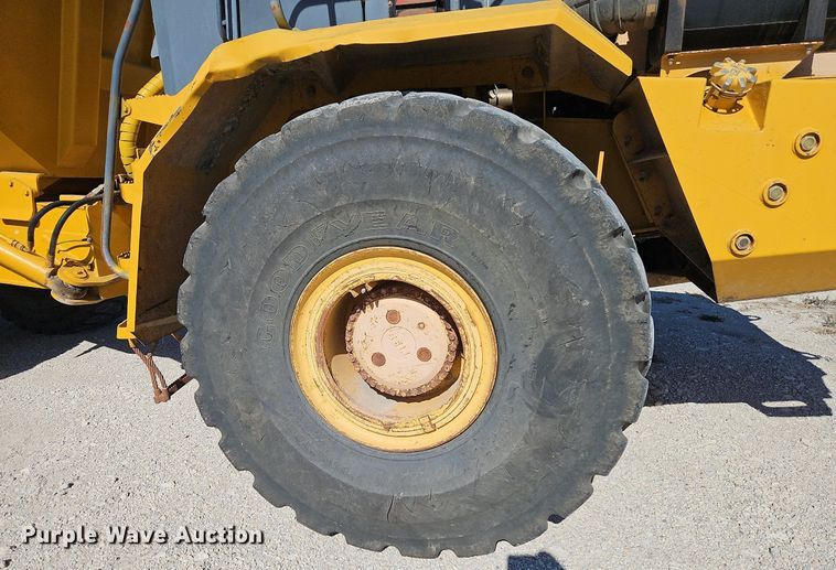 image for item DP2381 2000 John Deere 400C  haul truck