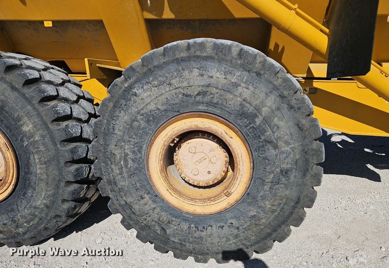 image for item DP2381 2000 John Deere 400C  haul truck