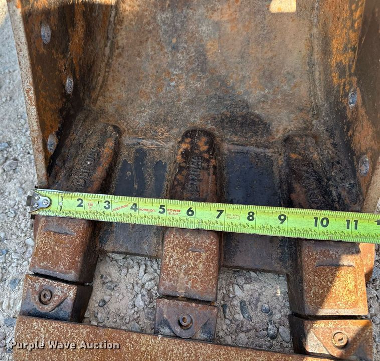 image for item DP3175 2012 Bobcat 324M  mini excavator