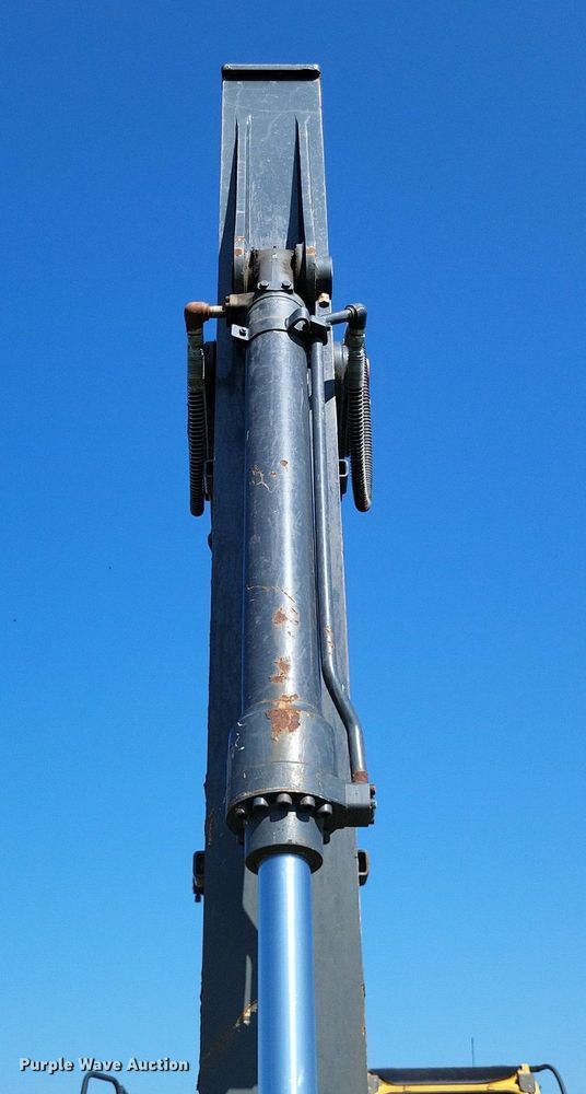 image for item DP5251 2017 John Deere 210G LC  excavator