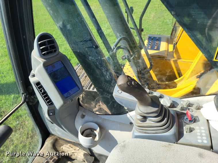 image for item DP5251 2017 John Deere 210G LC  excavator