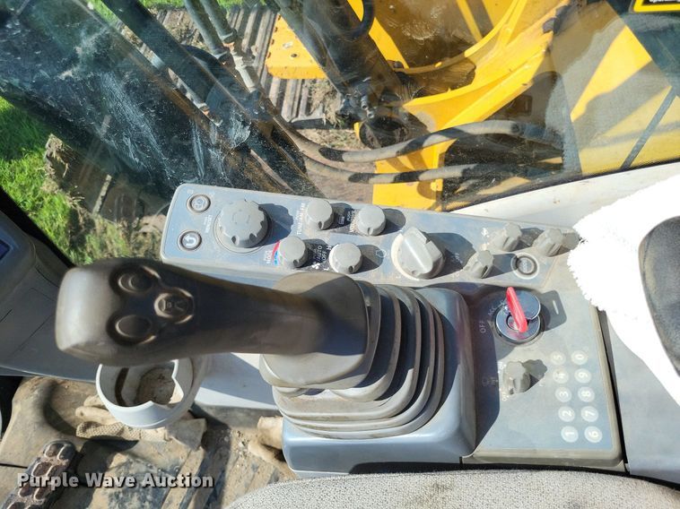 image for item DP5251 2017 John Deere 210G LC  excavator