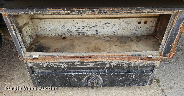 image for item DQ0210 1994 GMC TopKick  dump flatbed truck