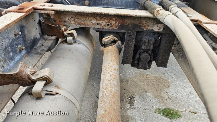 image for item DQ0210 1994 GMC TopKick  dump flatbed truck