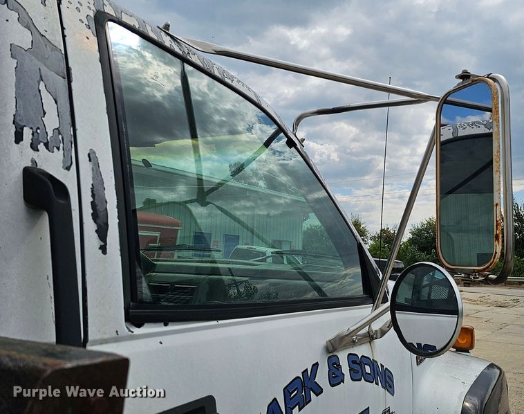 image for item DQ0210 1994 GMC TopKick  dump flatbed truck