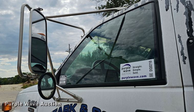 image for item DQ0210 1994 GMC TopKick  dump flatbed truck