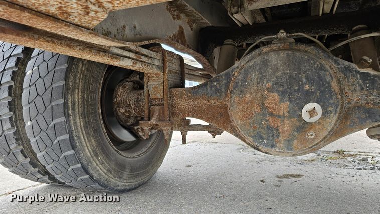 image for item DQ0210 1994 GMC TopKick  dump flatbed truck