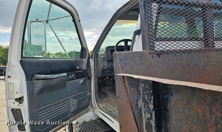 image for item DQ0210 1994 GMC TopKick  dump flatbed truck