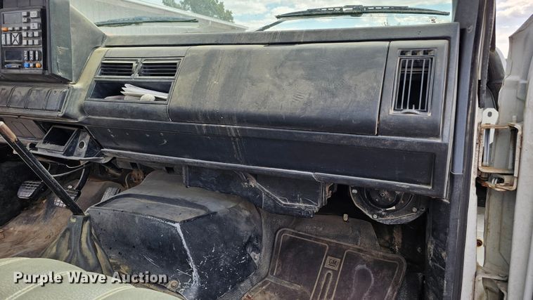 image for item DQ0210 1994 GMC TopKick  dump flatbed truck