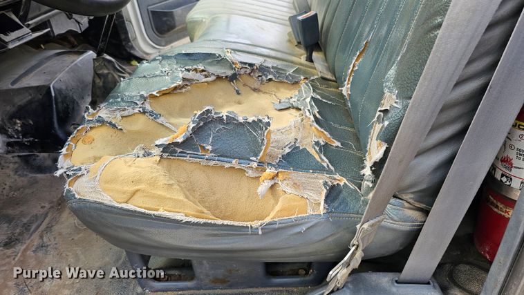 image for item DQ0210 1994 GMC TopKick  dump flatbed truck