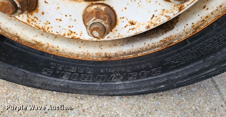 image for item DQ0210 1994 GMC TopKick  dump flatbed truck