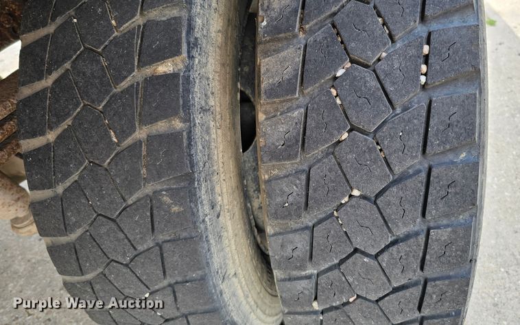 image for item DQ0210 1994 GMC TopKick  dump flatbed truck