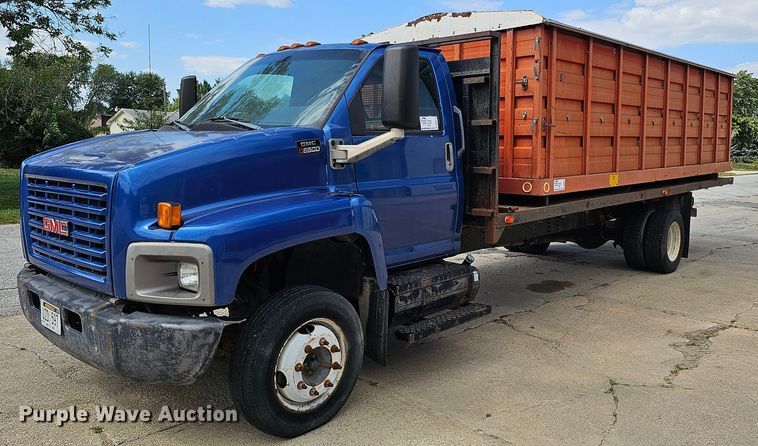 image for item DQ0212 2005 GMC C6500  flatbed truck