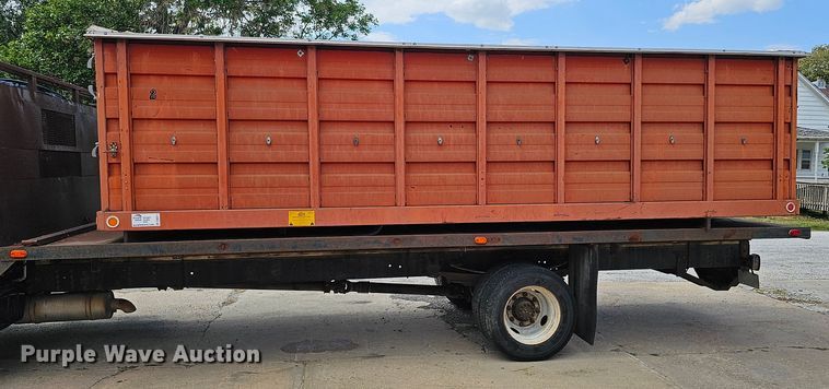 image for item DQ0212 2005 GMC C6500  flatbed truck