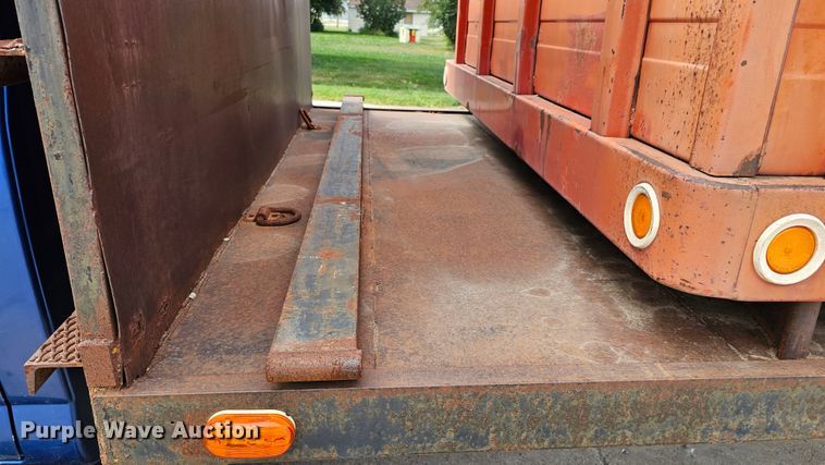 image for item DQ0212 2005 GMC C6500  flatbed truck