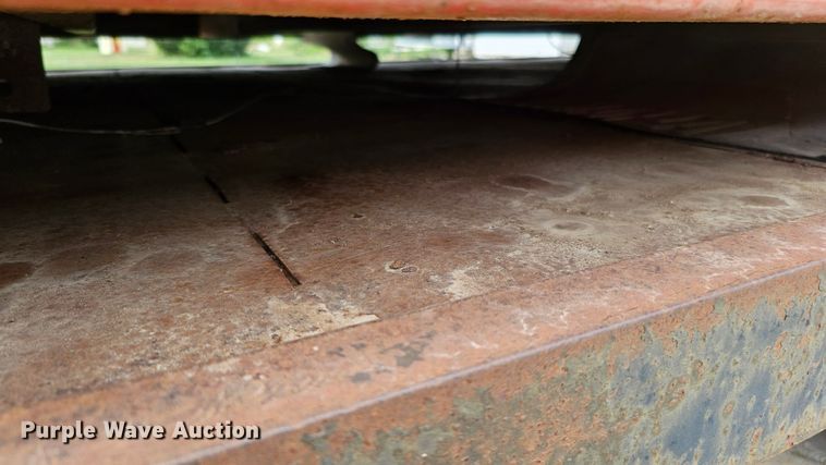 image for item DQ0212 2005 GMC C6500  flatbed truck