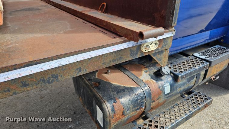 image for item DQ0212 2005 GMC C6500  flatbed truck