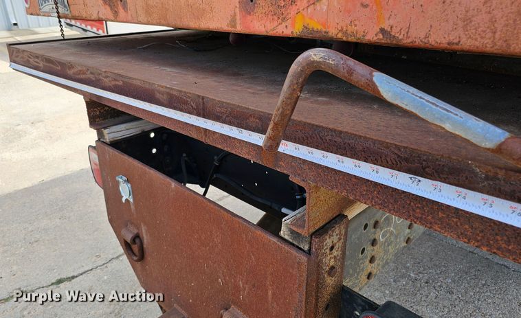 image for item DQ0212 2005 GMC C6500  flatbed truck