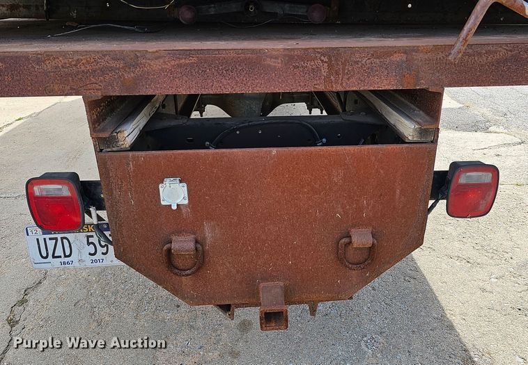 image for item DQ0212 2005 GMC C6500  flatbed truck