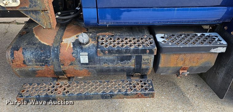 image for item DQ0212 2005 GMC C6500  flatbed truck