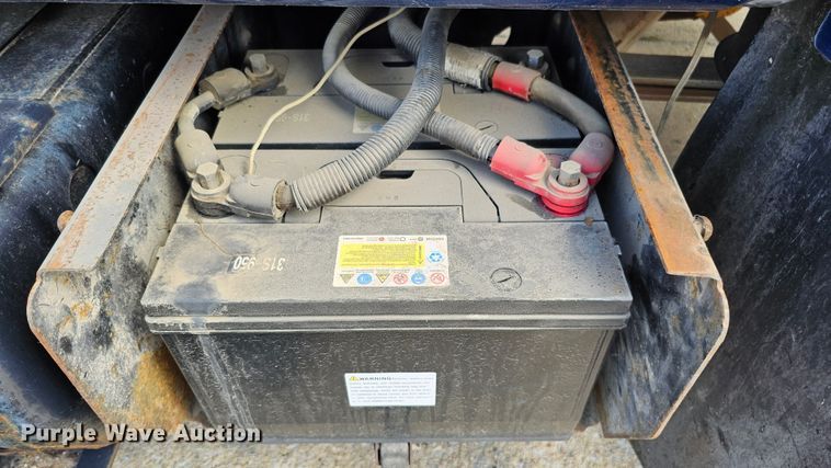 image for item DQ0212 2005 GMC C6500  flatbed truck