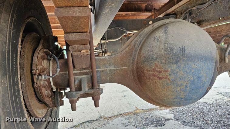 image for item DQ0212 2005 GMC C6500  flatbed truck