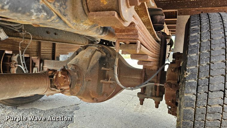 image for item DQ0212 2005 GMC C6500  flatbed truck