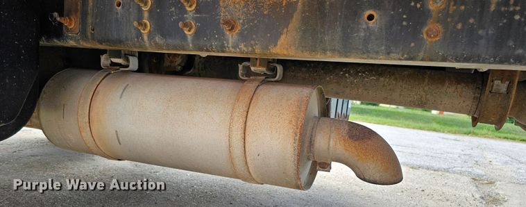 image for item DQ0212 2005 GMC C6500  flatbed truck