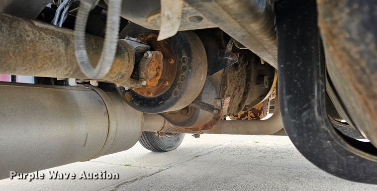 image for item DQ0212 2005 GMC C6500  flatbed truck