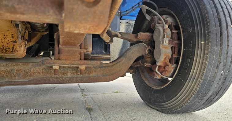 image for item DQ0212 2005 GMC C6500  flatbed truck