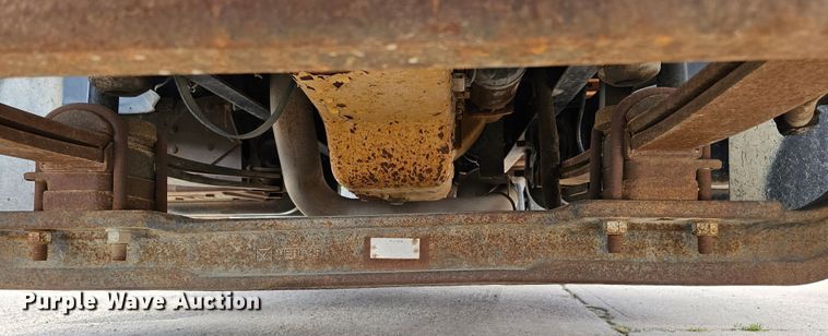 image for item DQ0212 2005 GMC C6500  flatbed truck