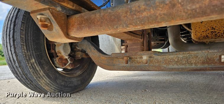 image for item DQ0212 2005 GMC C6500  flatbed truck