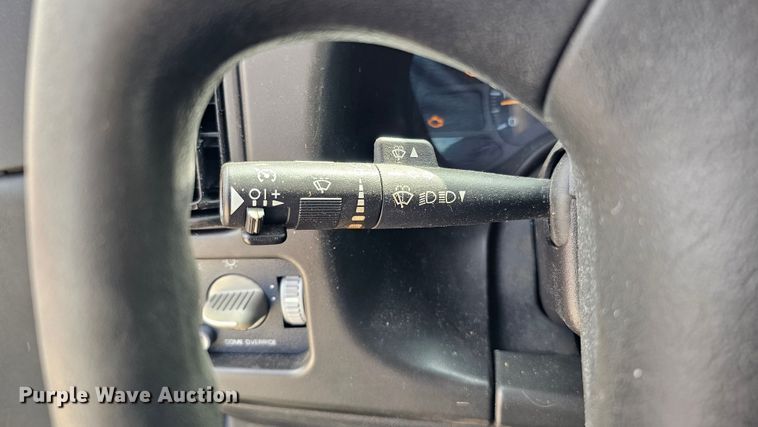 image for item DQ0212 2005 GMC C6500  flatbed truck